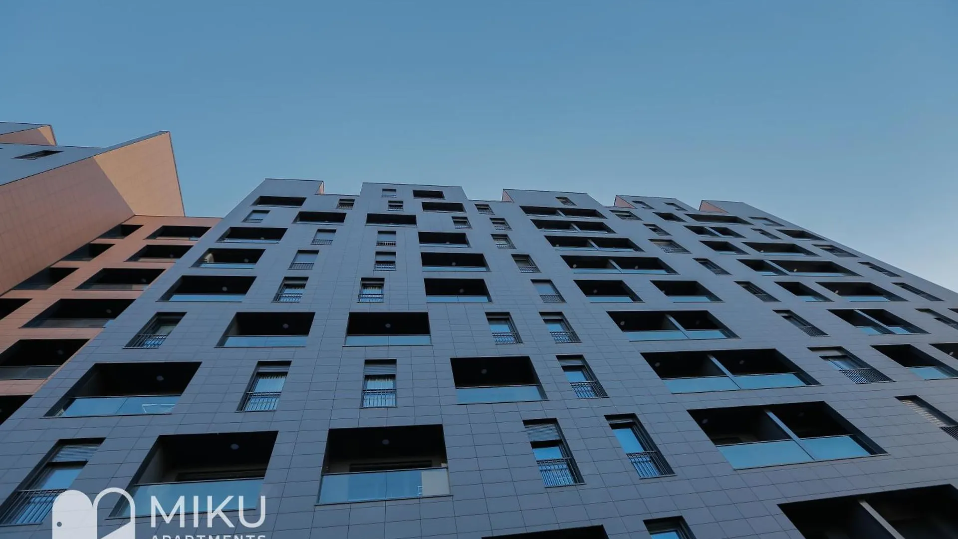Miku Apartment - Lovely 1 Bedroom Spectacular View Tirana