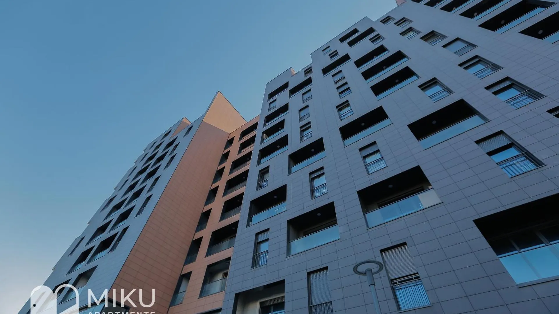 Miku Apartment - Lovely 1 Bedroom Spectacular View Tirana